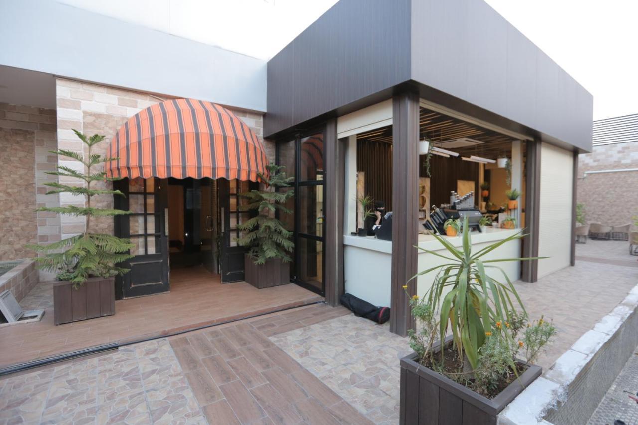 Broad Almkan Apart Hotel 塔伊夫 外观 照片